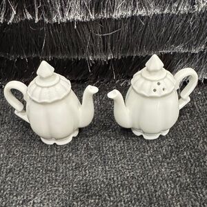 Elegant White Ceramic Teapot Salt and Pepper Shakers